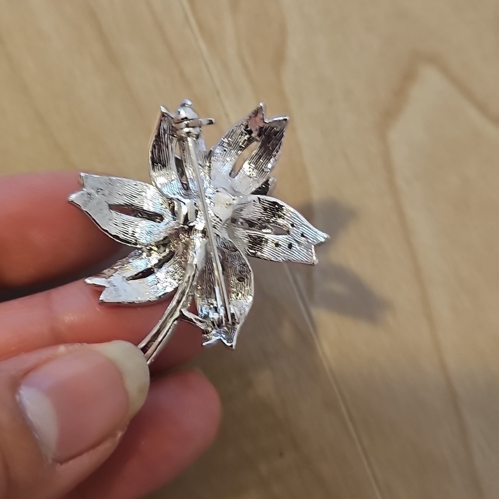 Flower Brooch - Picture 2 of 2